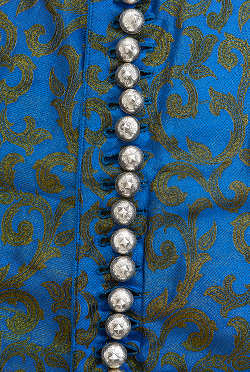  Der „Latz“ und die Silberknöpfe